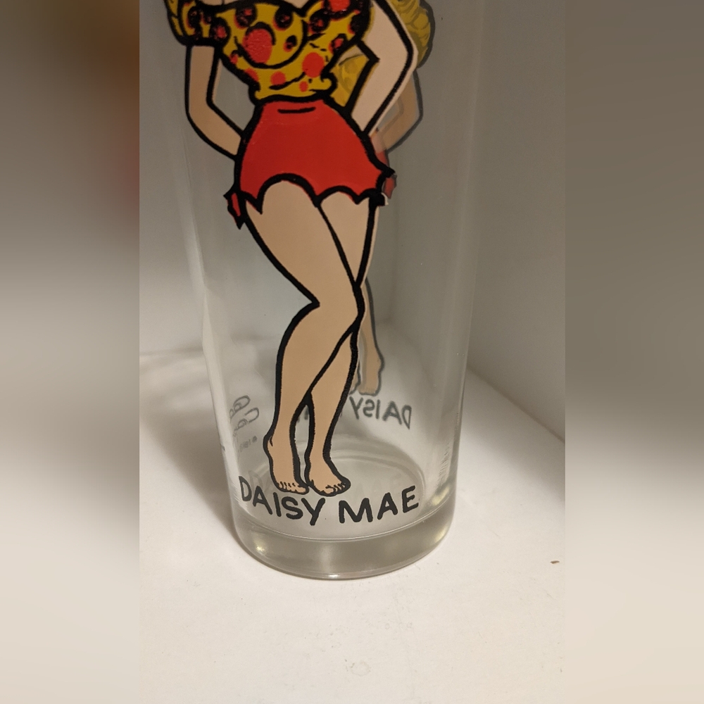 1975 Daisy May Pepsi Andy Capp glass. - Picture 3 of 6